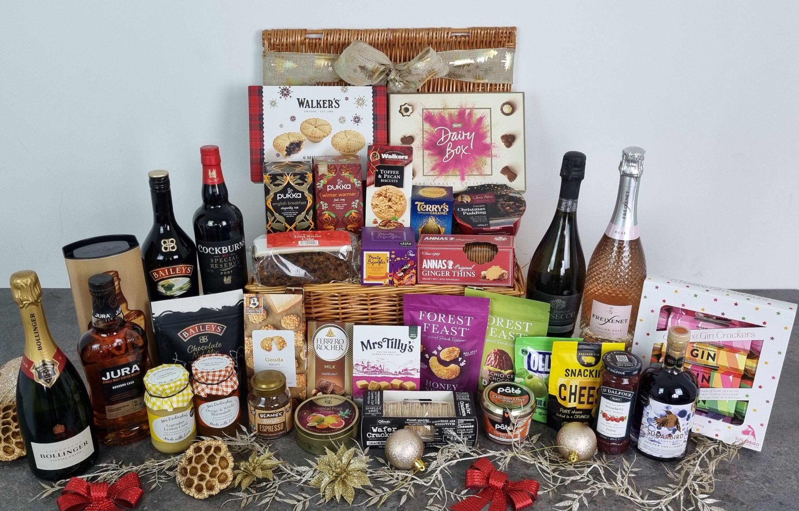 Supreme Indulgence Executive Hamper - Image 2