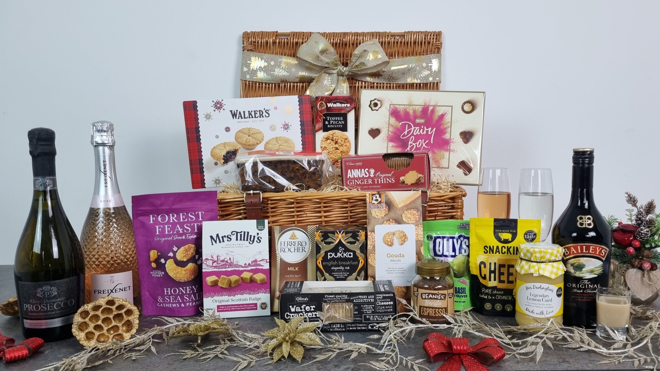 Christmas Extravaganza Gift Hamper with Prosecco & Baileys
