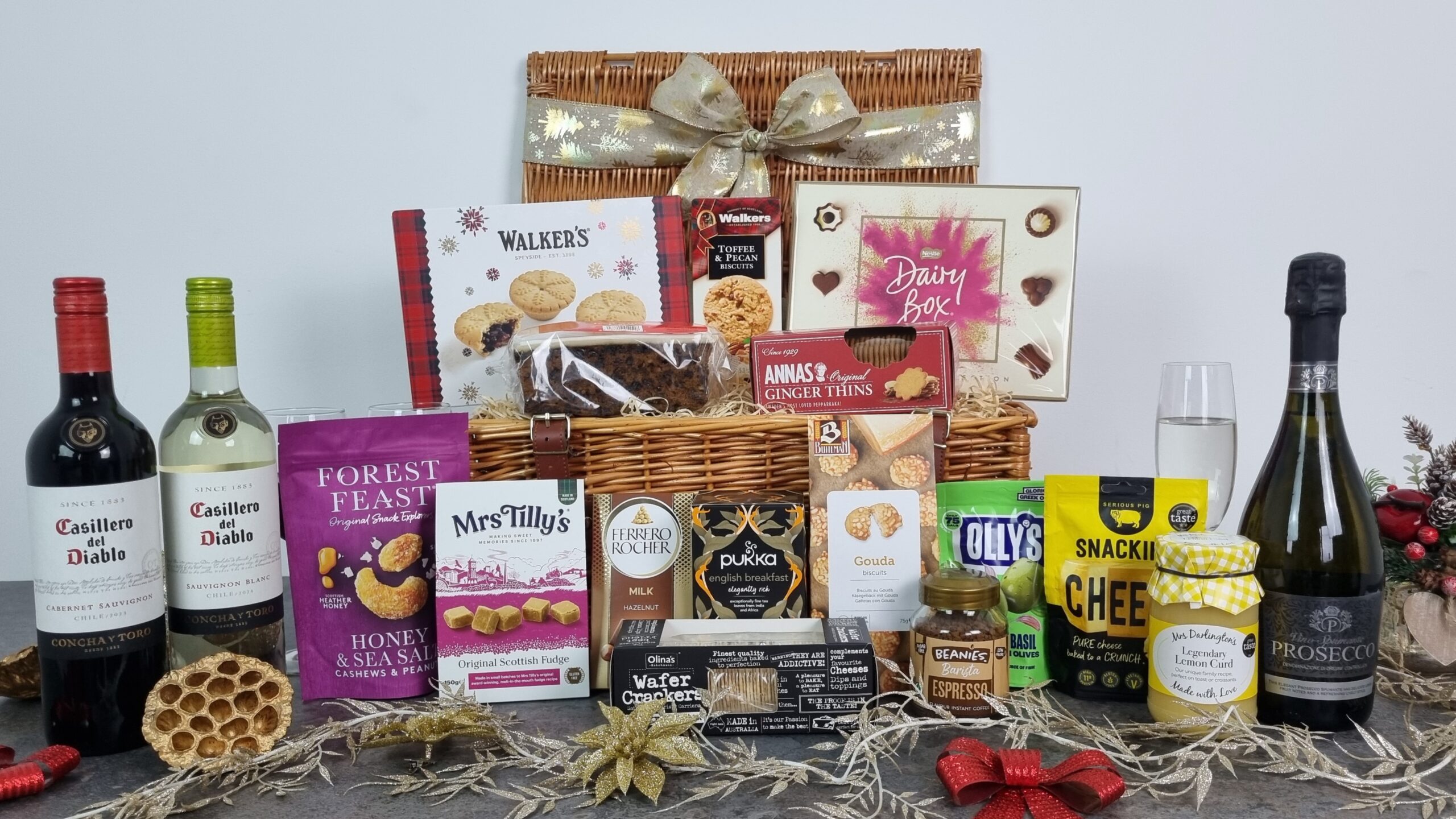 Christmas Extravaganza Gift Hamper with Wine & Prosecco