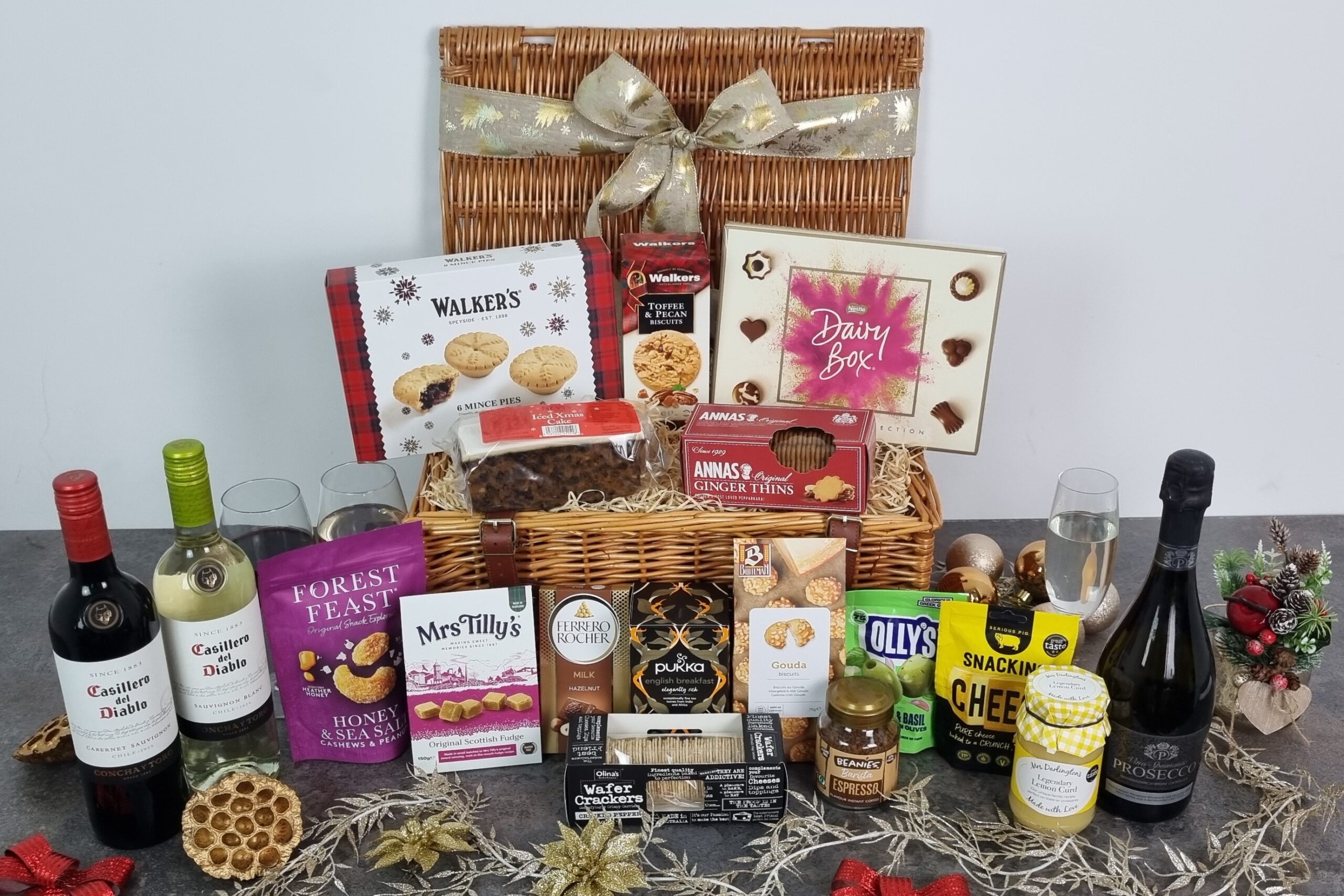 Christmas Extravaganza Gift Hamper with Wine & Prosecco - Image 2