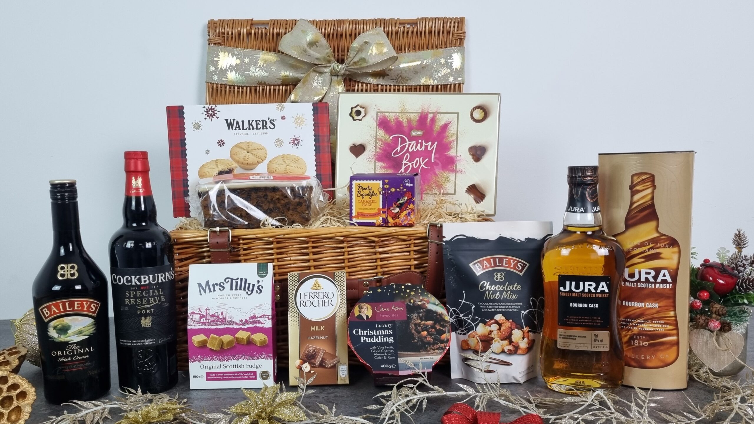 Luxury Whisky & Sweet Indulgence Hamper
